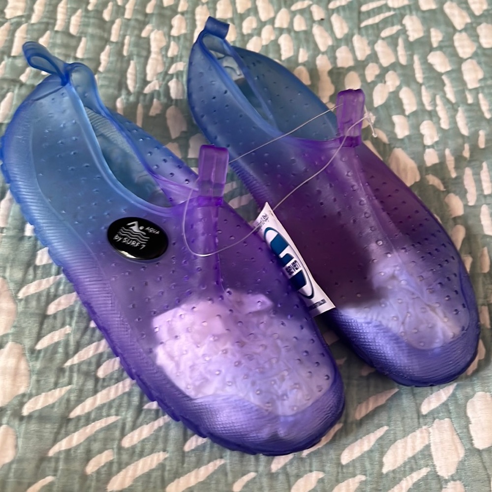 NWT Water, shoes, kids size 11 jellies.